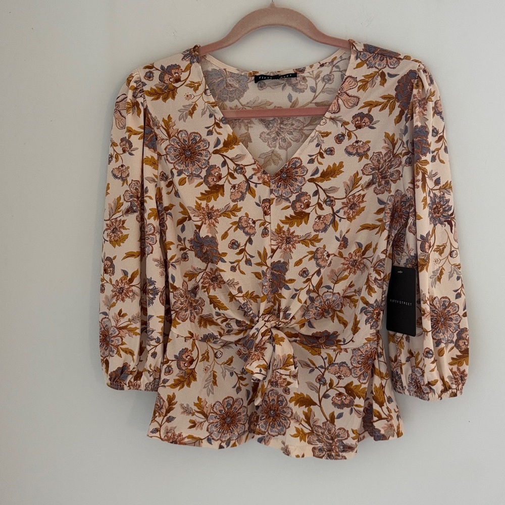 Elegant Floral Women's Blouse SZS. Fifty Street Tan, Blue,Cream 3/4 sleeve.